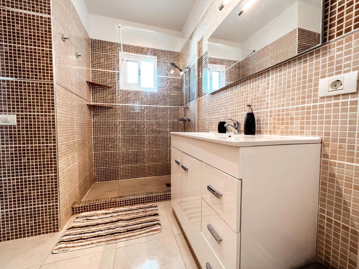 Townhouse With Ac In Callao Salvaje, Sonia, Cs148 外观 照片